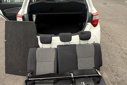 Toyota Yaris 30.000 km 12.300 &euro; Düsseldorf 40237