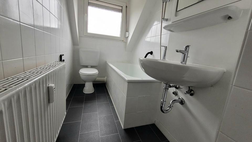 Dachgeschoßwohnung Essen Stadtbezirk IV - 2 Zimmer, 47 m&sup2;, 429&euro; | Angebot:24493576