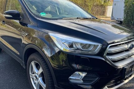 Ford Kuga 109.000 km 9.700 &euro; Essen 45147
