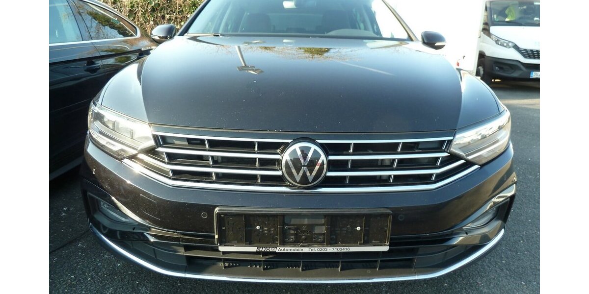 VW Passat Variant R-Line 2.0 TDI DSG Leder Navi LED 135.000 km 21.900 &euro; Ratingen 40885