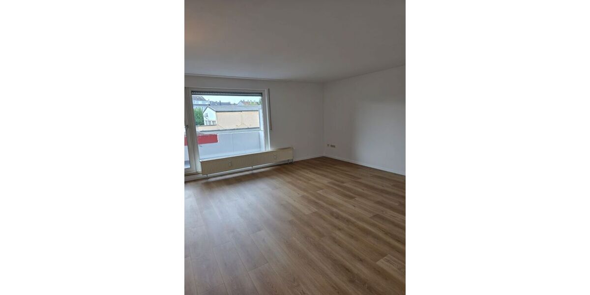 Renovierte 2,5 Zimmer-Wohnung mit Aufzug, Balkonkraftwerk, Video-Sprechanlage, Garage (Warmmiete: 965 + 100 Garage) - Etagenwohnung Duisburg Meiderich | Angebot:27473556