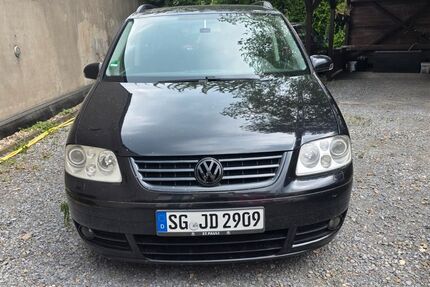 VW Touran 255.000 km 3.800 &euro; Solingen 42651