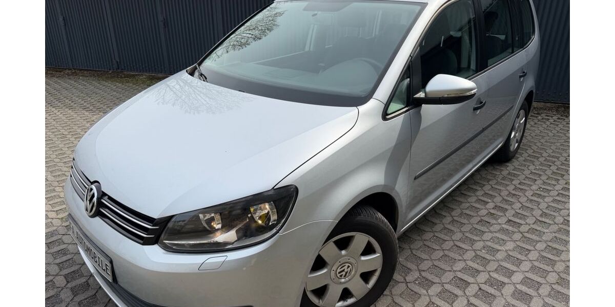 VW Touran 157.000 km 7.499 &euro; Düsseldorf 40231