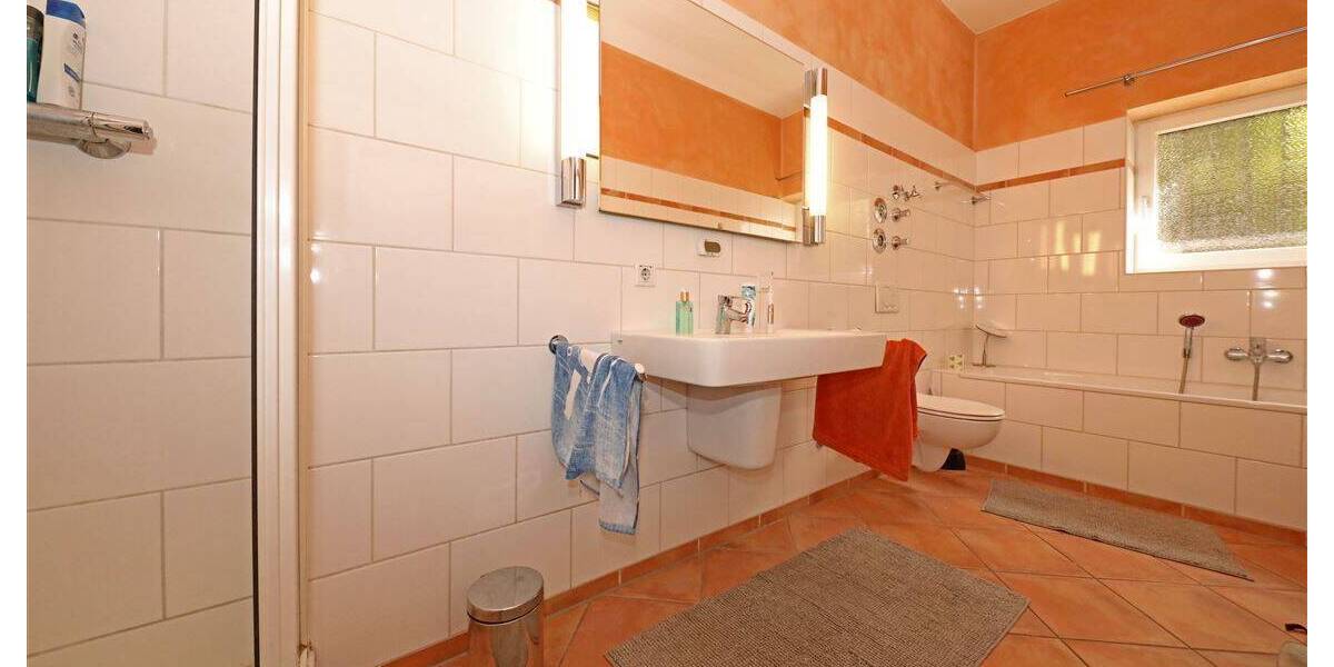 Etagenwohnung Düsseldorf Ludenberg - 3 Zimmer, 150 m&sup2;, 599.000&euro; | Angebot:25778443