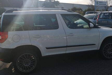 Skoda Yeti 73.000 km 12.800 &euro; Düsseldorf 40625