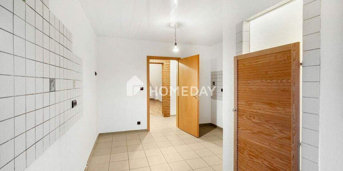 Etagenwohnung Duisburg Marxloh - 3 Zimmer, 106 m&sup2;, 99.000&euro; | Angebot:25688374