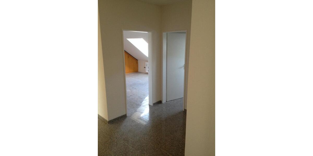 Dachgeschoßwohnung Ratingen - 2 Zimmer, 75 m&sup2;, 790&euro; | Angebot:26462870