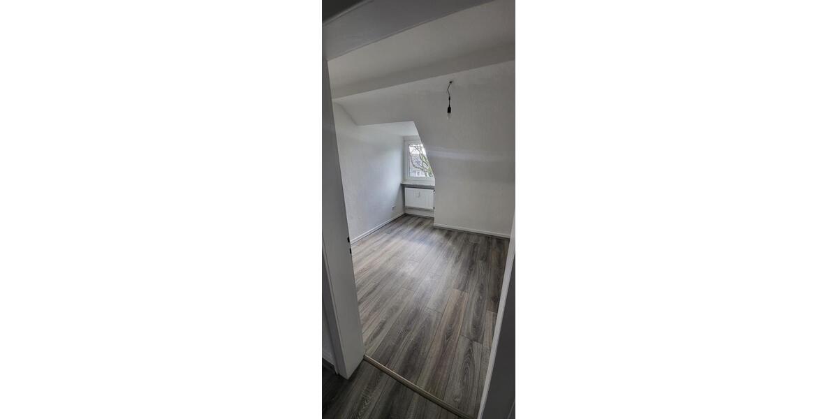 Dachgeschoßwohnung Duisburg Essenberg - 3 Zimmer, 73 m&sup2;, 549&euro; | Angebot:24979248