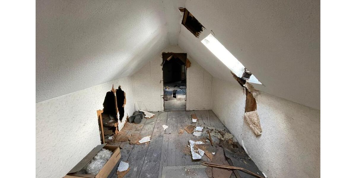 Dachgeschoßwohnung Krefeld Cracau - 5 Zimmer, 114 m&sup2;, 65.000&euro; | Angebot:27198845
