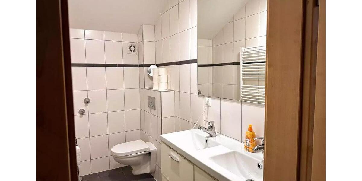 Dachgeschoßwohnung Essen Stadtbezirk VI - 15 Zimmer, 141 m&sup2;, 450&euro; | Angebot:25976744