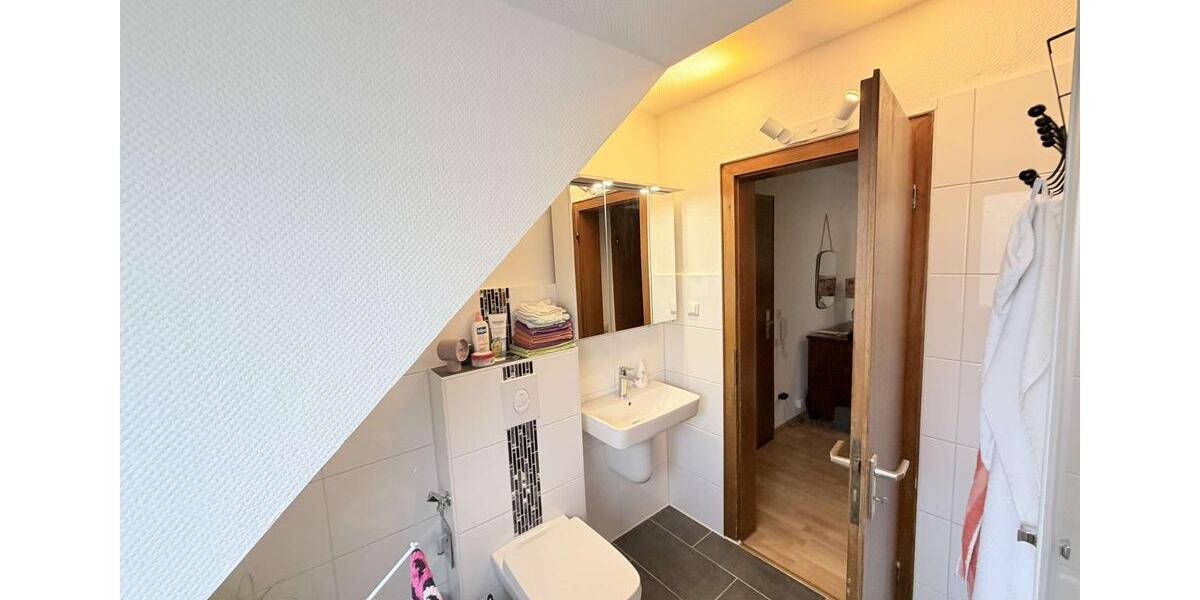 Dachgeschoßwohnung Essen Stadtbezirk II - 3 Zimmer, 66 m&sup2;, 650&euro; | Angebot:24813812