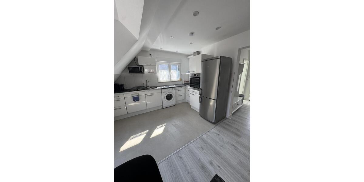 Dachgeschoßwohnung Düsseldorf Stadtbezirk 5 - 2 Zimmer, 80 m&sup2;, 1.400&euro; | Angebot:26479425