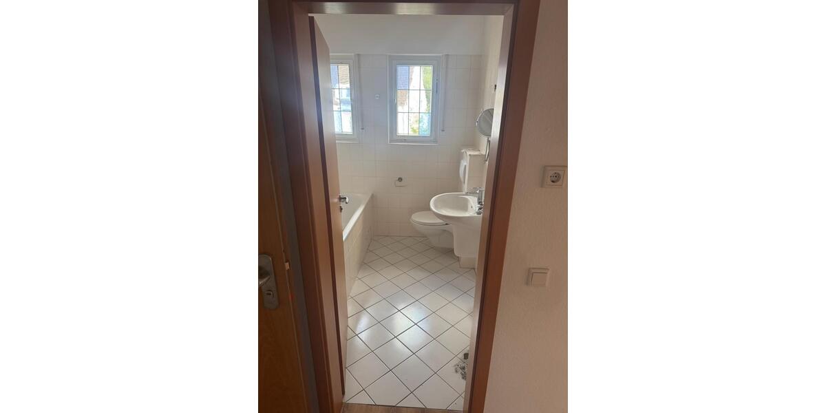 Etagenwohnung Neuss Gnadental - 2 Zimmer, 67 m&sup2;, 740&euro; | Angebot:27577904