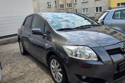 Toyota Auris 124.000 km 6.200 &euro; Essen 45144