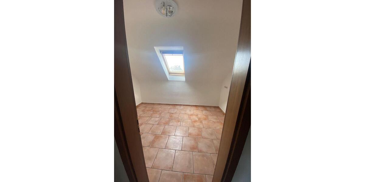 Dachgeschoßwohnung Duisburg Duisburg-Mitte - 2 Zimmer, 65 m&sup2;, 450&euro; | Angebot:25052498