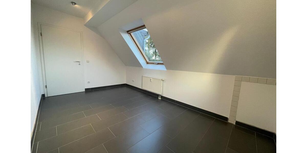 Dachgeschoßwohnung Essen Stadtbezirk IV - 3 Zimmer, 80 m&sup2;, 844&euro; | Angebot:25920220