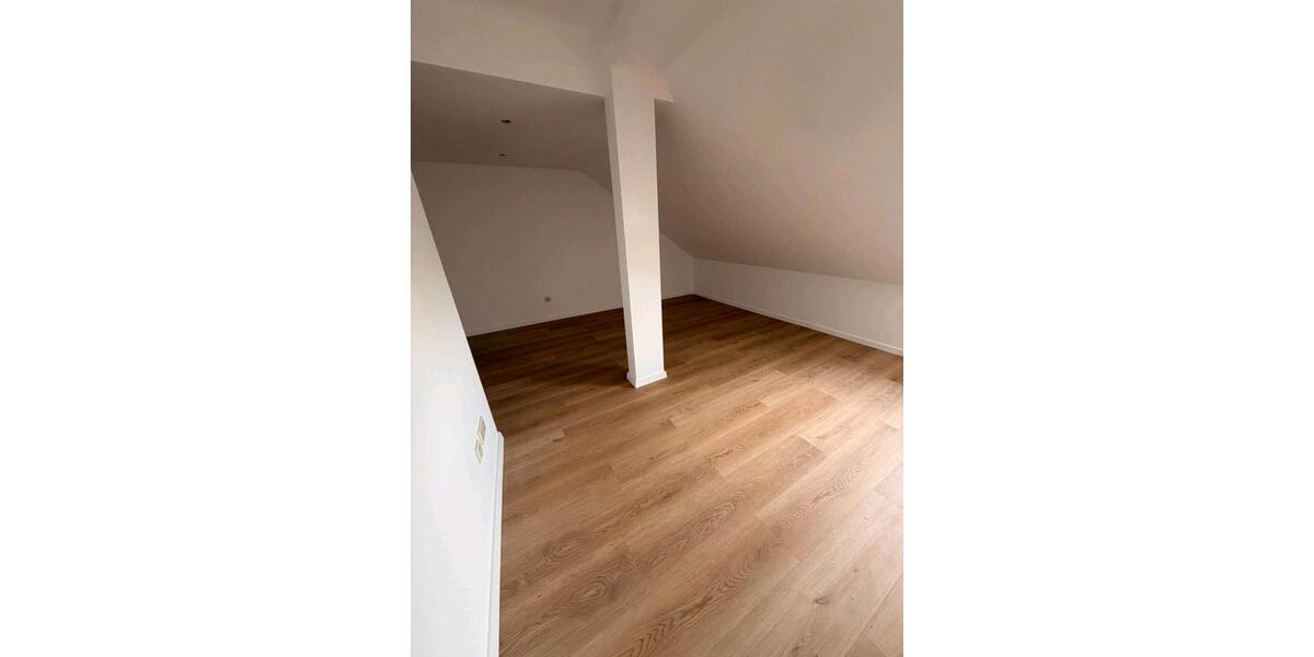 Dachgeschoßwohnung Essen Stadtbezirk V - 2 Zimmer, 72 m&sup2;, 800&euro; | Angebot:27544521
