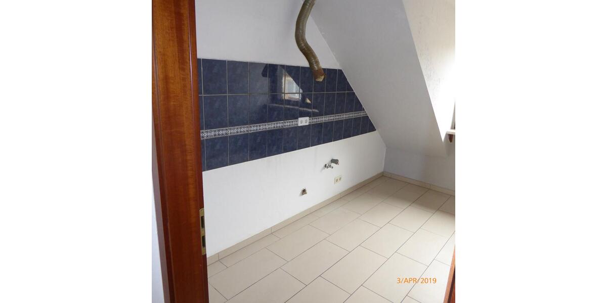 Dachgeschoßwohnung Duisburg Mittelmeiderich - 2.5 Zimmer, 70 m&sup2;, 585&euro; | Angebot:27568653