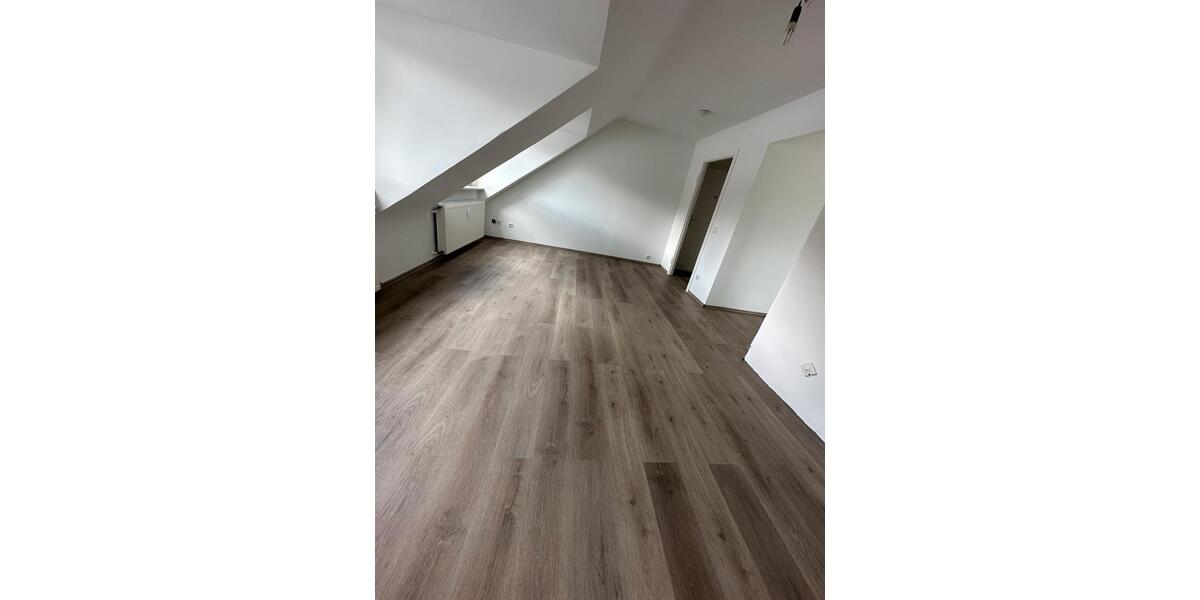 Dachgeschoßwohnung Essen Stadtbezirk IV - 1 Zimmer, 26 m&sup2;, 400&euro; | Angebot:27557461