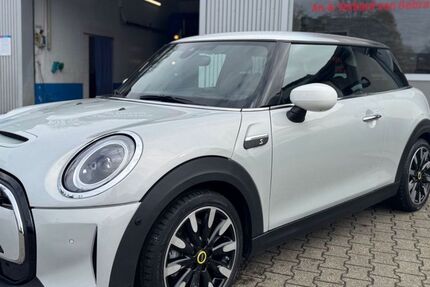 Mini Cooper SE 18.786 km 18.950 &euro; Ratingen (Nähe Düsseldorf) 40883