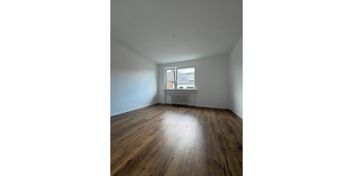 Etagenwohnung Duisburg Mittelmeiderich - 3 Zimmer, 85 m&sup2;, 1.100&euro; | Angebot:27555220