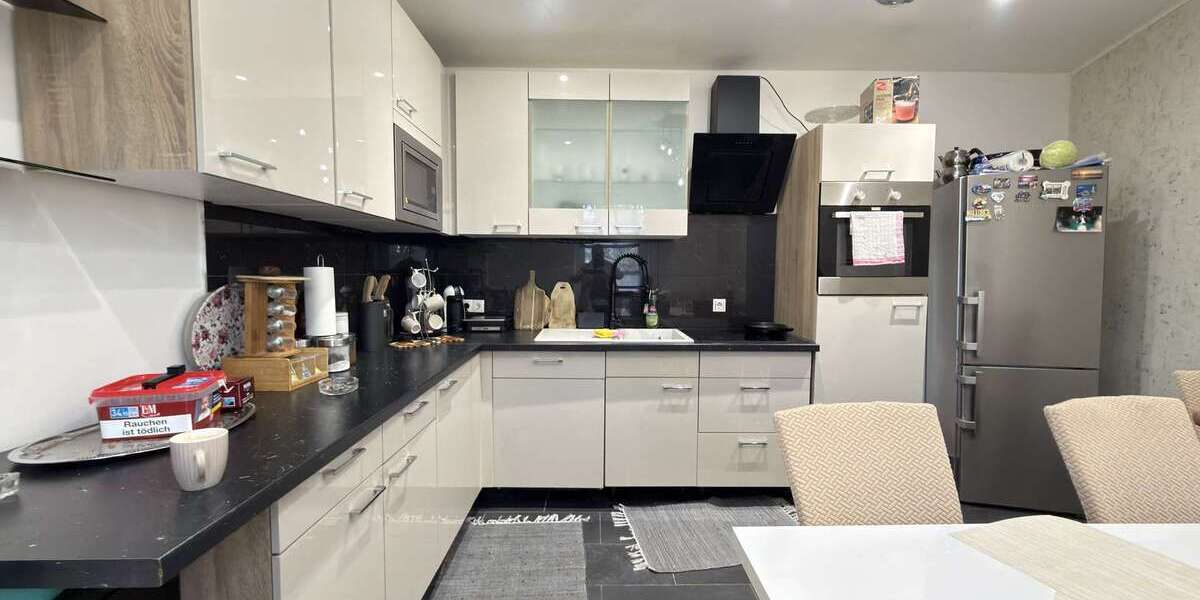 Modernisiertes 3-Parteienhaus mit Maisonette und Gartenanteil nahe Centro - Mehrfamilienhaus, Wohnhaus Oberhausen Osterfeld | Angebot:26041244