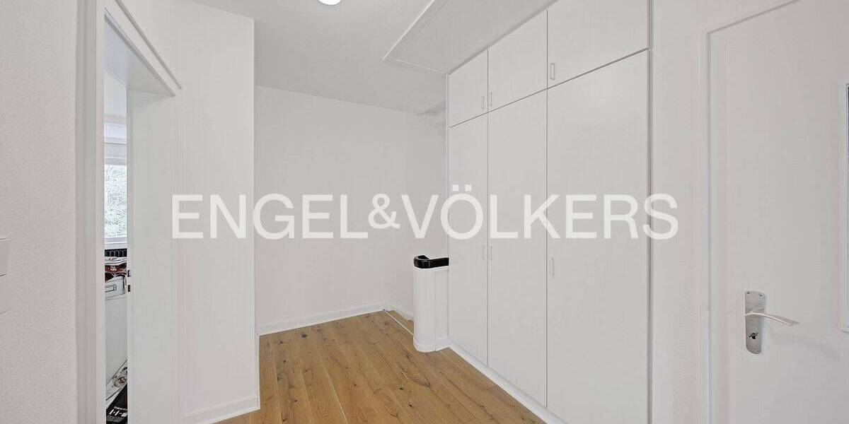 Mehrfamilienhaus, Wohnhaus Krefeld Cracau - 8 Zimmer, 256 m&sup2;, 3.200&euro; | Angebot:26364144