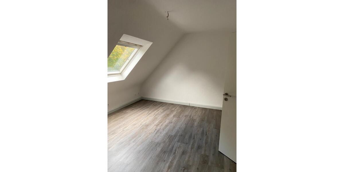 Dachgeschoßwohnung Langenfeld (Rheinland) - 2 Zimmer, 42 m&sup2;, 800&euro; | Angebot:25160331