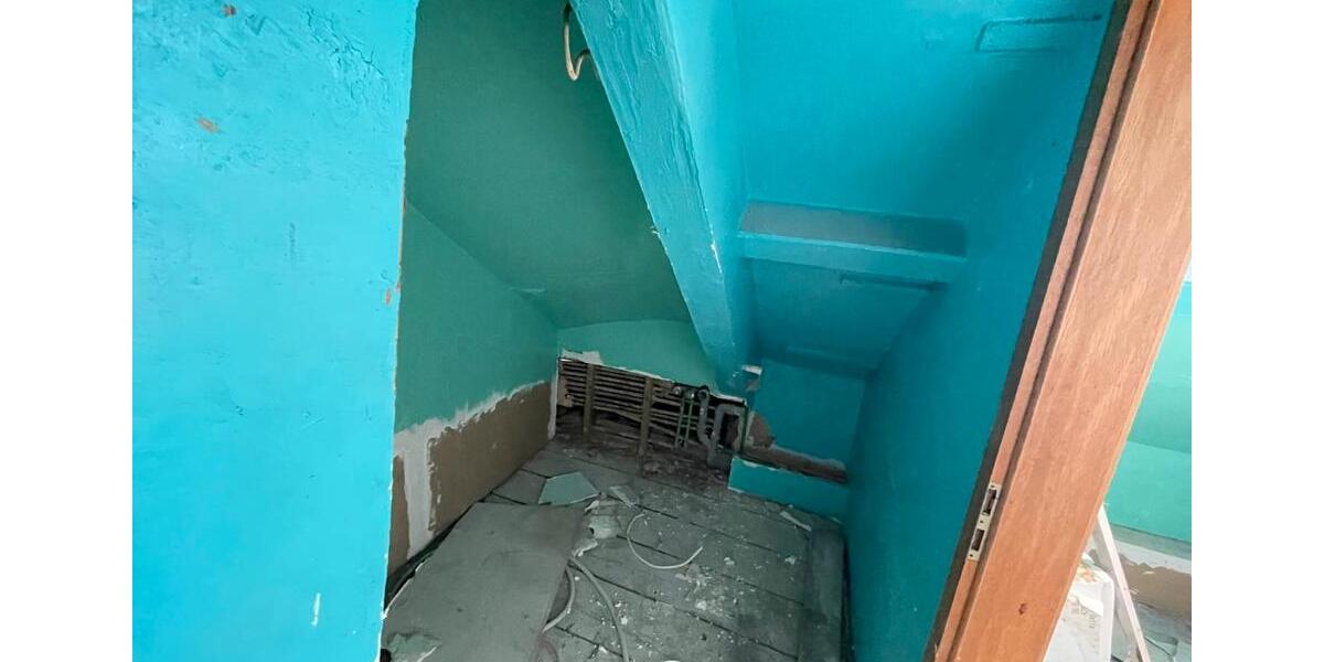 Dachgeschoßwohnung Krefeld Cracau - 5 Zimmer, 114 m&sup2;, 65.000&euro; | Angebot:27198845