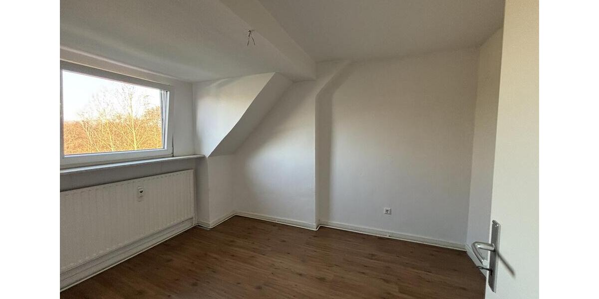 Dachgeschoßwohnung Essen Stadtbezirk V - 2.5 Zimmer, 30 m&sup2;, 276&euro; | Angebot:25962705