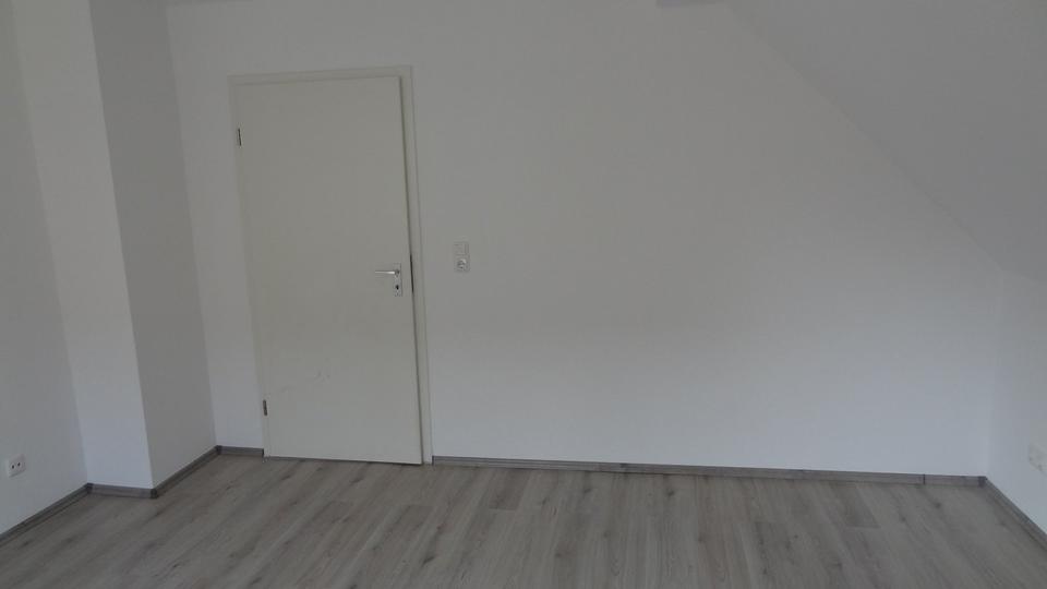 Dachgeschoßwohnung Velbert Langenberg - 1 Zimmer, 32 m&sup2;, 270&euro; | Angebot:25054609