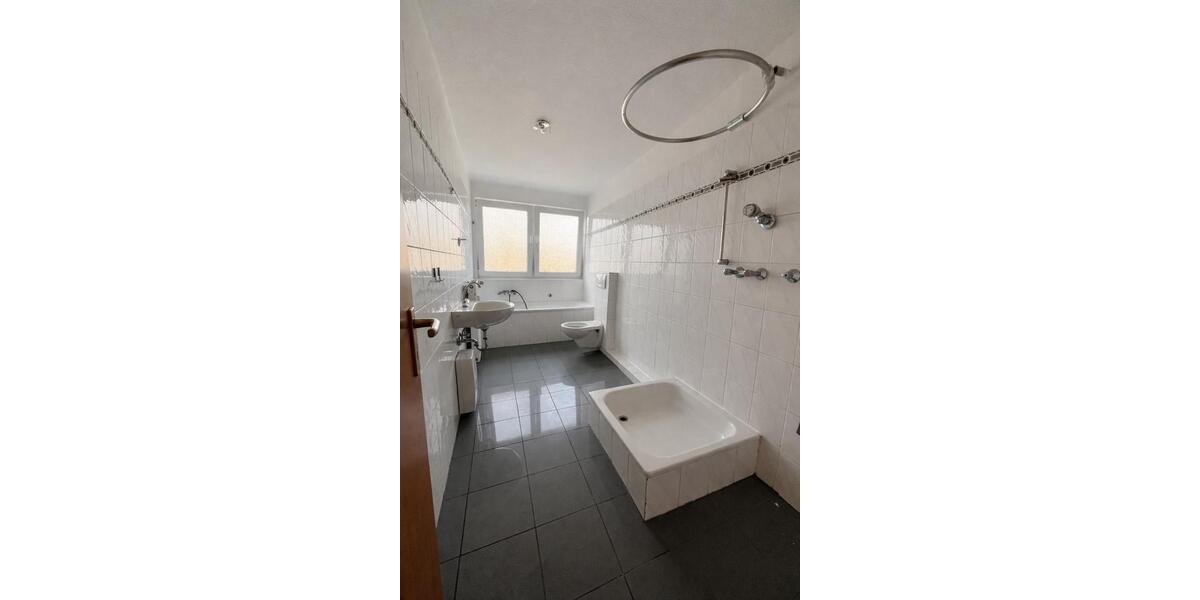 Dachgeschoßwohnung Essen Stadtbezirk III - 2 Zimmer, 73 m&sup2;, 138.000&euro; | Angebot:24840852