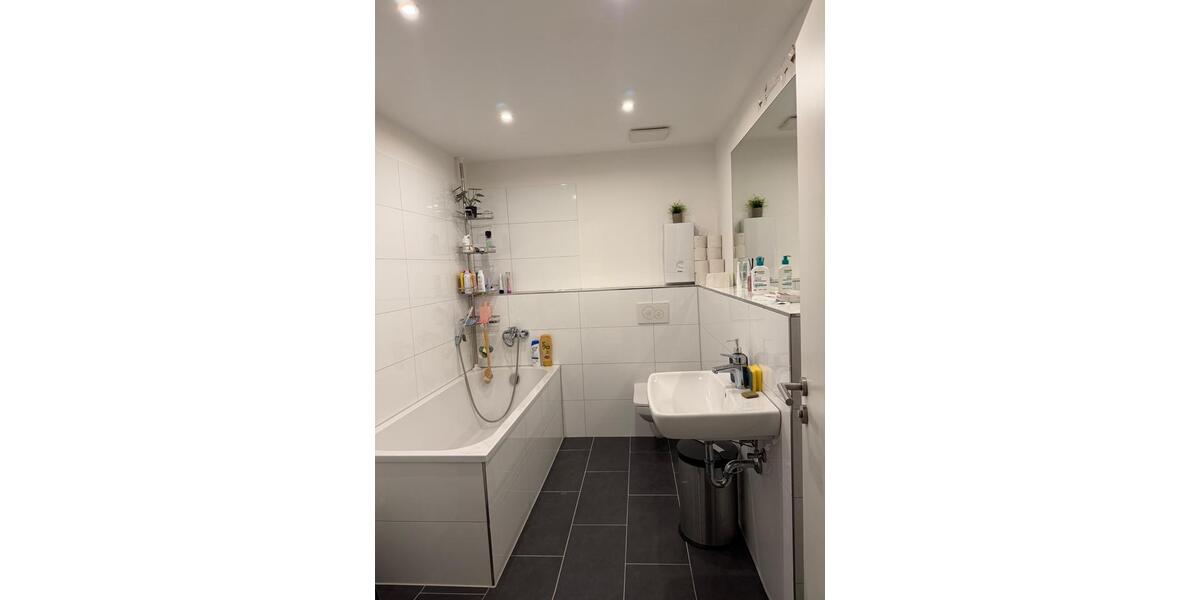 Etagenwohnung Neuss - 4 Zimmer, 93 m&sup2;, 1.719&euro; | Angebot:25990077