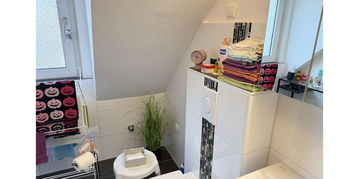 Dachgeschoßwohnung Essen Stadtbezirk II - 3 Zimmer, 66 m&sup2;, 650&euro; | Angebot:24813812