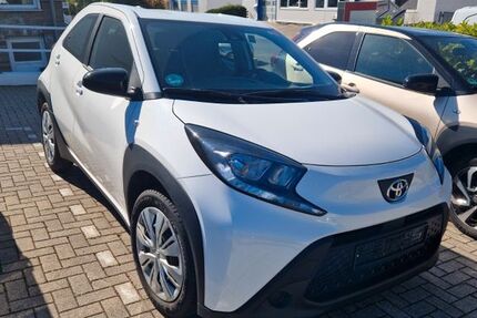 Toyota Aygo (X) 13.199 km 14.999 &euro; Ratingen 40882