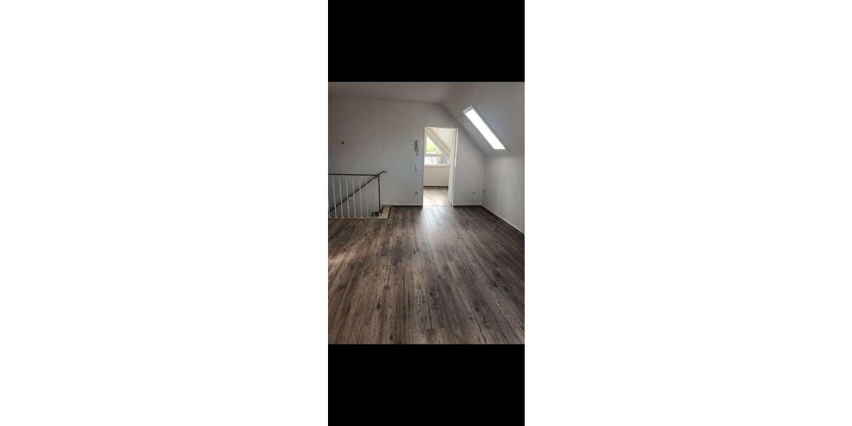 Dachgeschoßwohnung Duisburg Großenbaum - 2.5 Zimmer, 67 m&sup2;, 930&euro; | Angebot:26439729