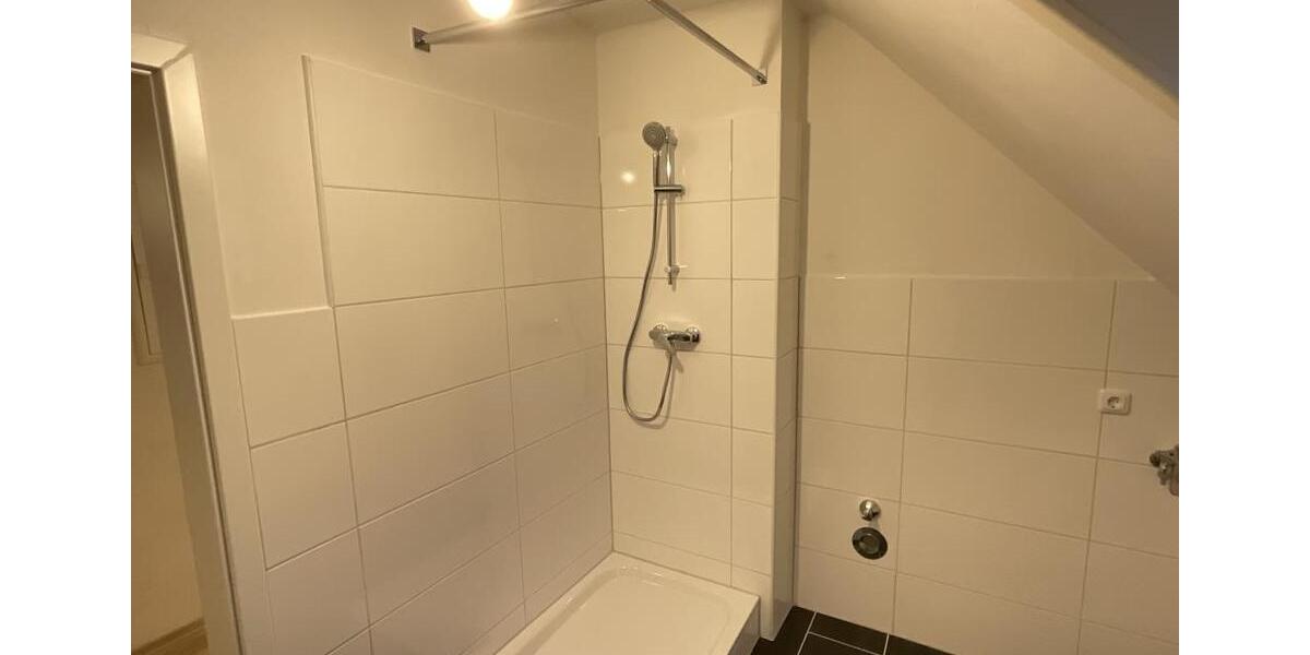 Dachgeschoßwohnung Duisburg Mittelmeiderich - 3 Zimmer, 73 m&sup2;, 619&euro; | Angebot:25722238