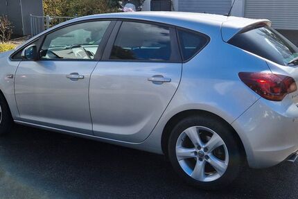 Opel Astra 102.000 km 5.555 &euro; Düsseldorf 40629