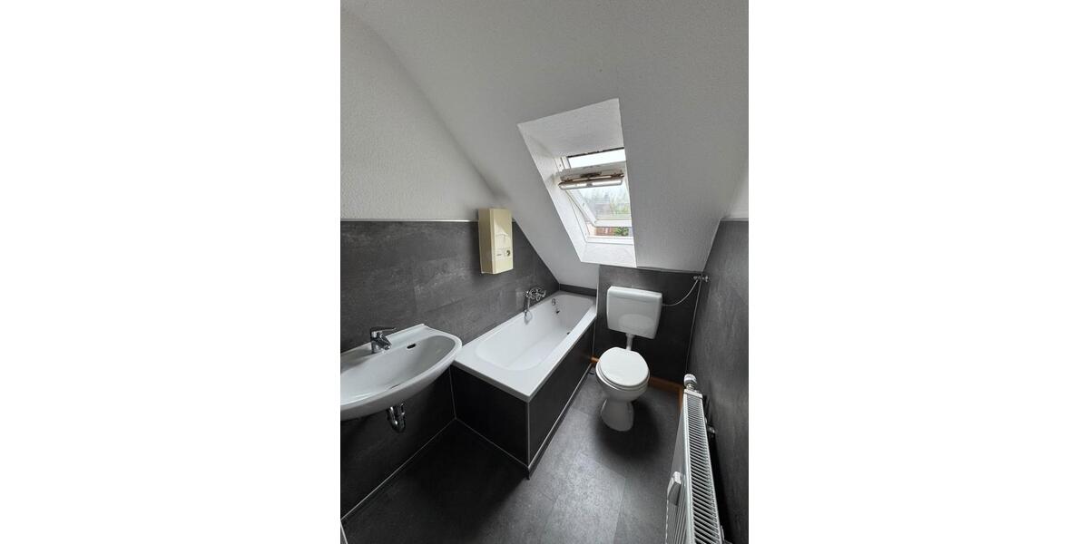 Dachgeschoßwohnung Gelsenkirchen Ückendorf - 2.5 Zimmer, 50 m&sup2;, 450&euro; | Angebot:27550467