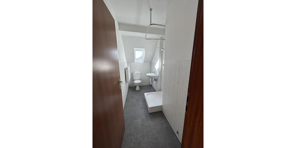 Dachgeschoßwohnung Duisburg Walsum - 2.5 Zimmer, 70 m&sup2;, 494&euro; | Angebot:23282116