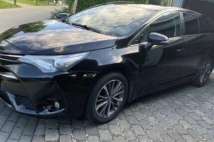 Toyota Avensis 195.000 km 7.900 &euro; Essen 45121