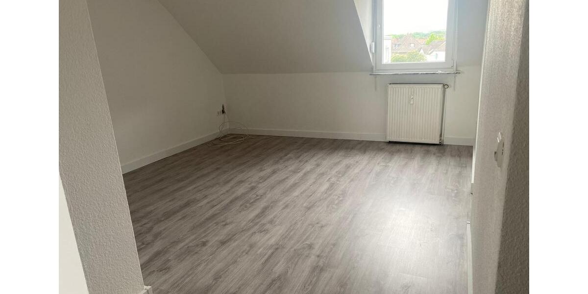 Dachgeschoßwohnung Duisburg Essenberg - 2 Zimmer, 600&euro; | Angebot:22551249