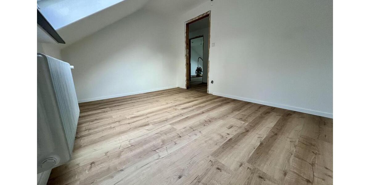 Dachgeschoßwohnung Wuppertal Arrenberg - 3 Zimmer, 47 m&sup2;, 420&euro; | Angebot:25369251