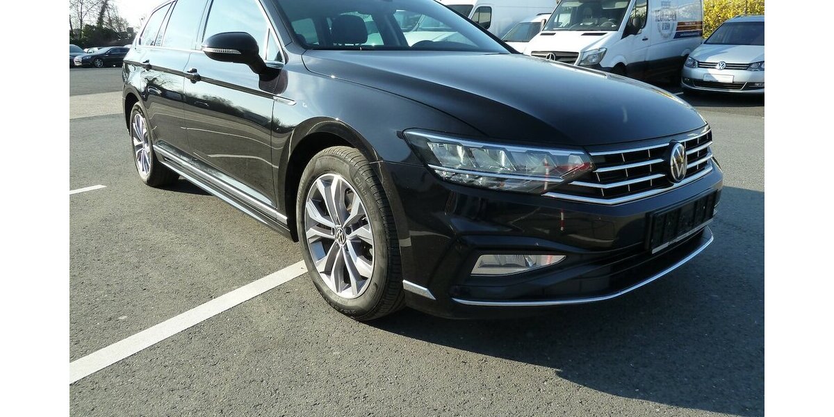 VW Passat Variant R-Line 2.0 TDI DSG Leder Navi LED 135.000 km 21.900 &euro; Ratingen 40885