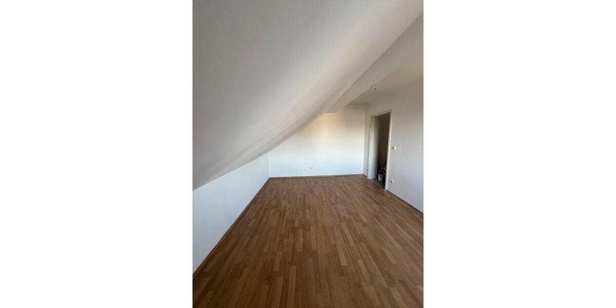 Dachgeschoßwohnung Grevenbroich - 5 Zimmer, 95 m&sup2;, 912&euro; | Angebot:25903076