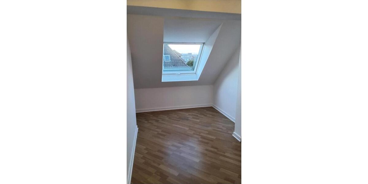 Dachgeschoßwohnung Essen Stadtbezirk II - 2.5 Zimmer, 67 m&sup2;, 800&euro; | Angebot:25841713