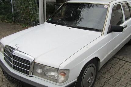 Mercedes-Benz 190 214.000 km 2.490 &euro; Düsseldorf 40231