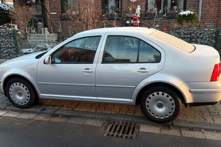VW Bora 143.500 km 2.400 &euro; Neuss 41472