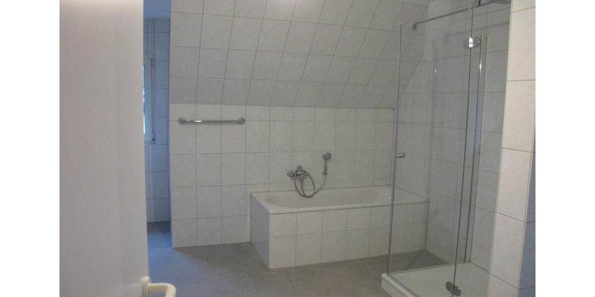 Dachgeschoßwohnung Gelsenkirchen - 3.5 Zimmer, 89 m&sup2;, 801&euro; | Angebot:25309686