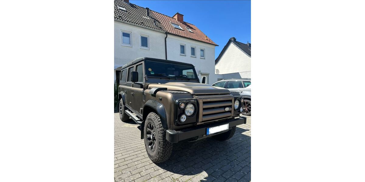 Land Rover Defender 108.000 km 51.494 &euro; Düsseldorf 40211